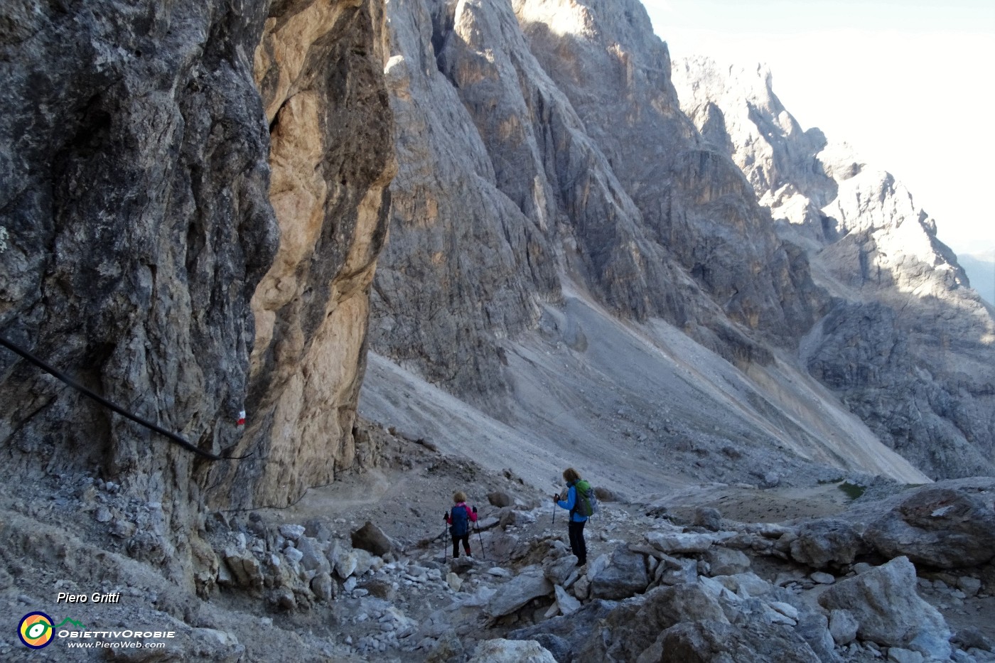 22 Dal Passo del Mulaz (2619 m) scendiamo sul sent. 710-Quinto Scalet.JPG